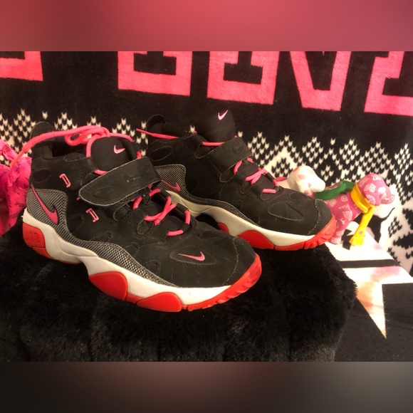 Euc Nike Air Turf Raider Black and Pink Suede Basketball Sneakers - Picture 1 of 12